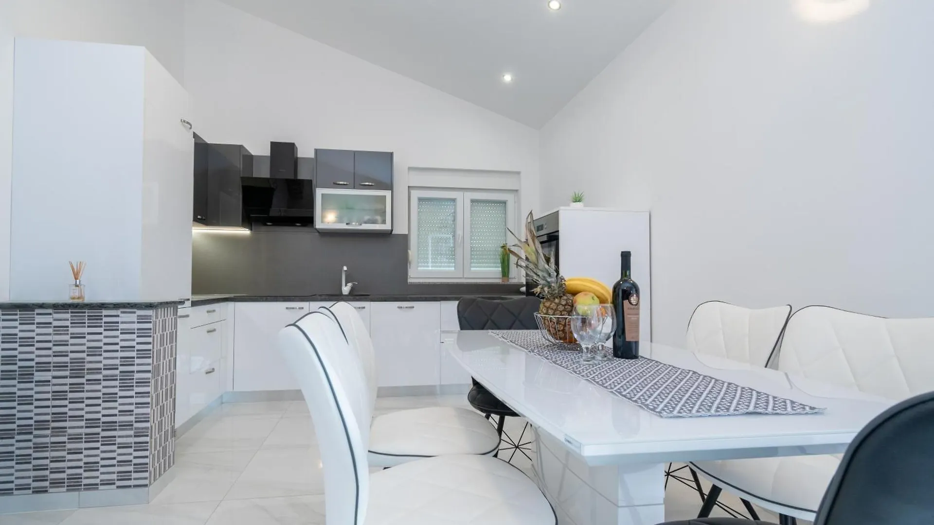 Apartments With A Parking Space Maslenica, Novigrad - 21404 Jasenice