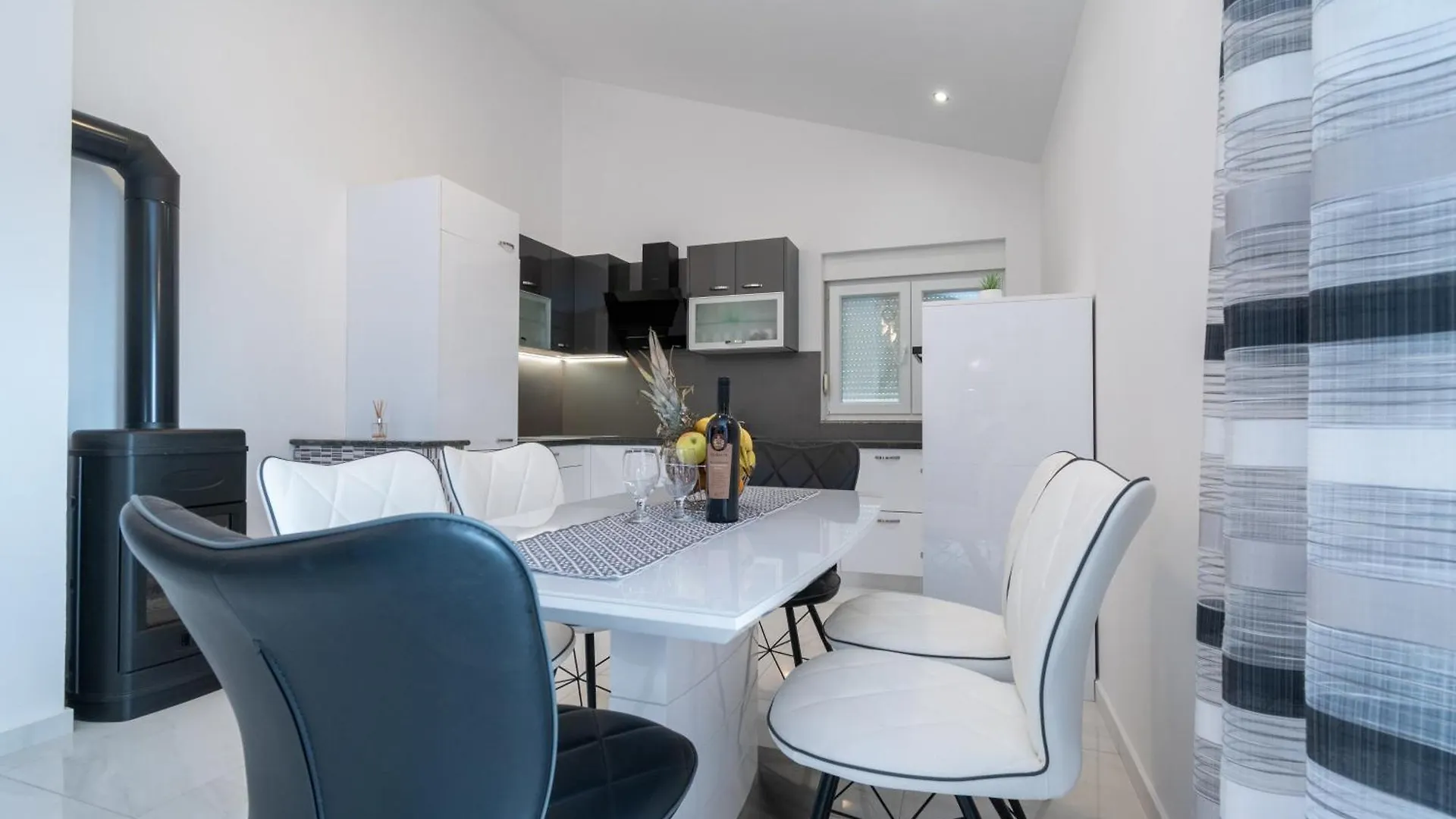 Apartments With A Parking Space Maslenica, Novigrad - 21404 Jasenice